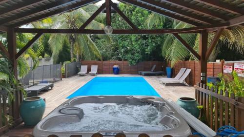 les_gites_darles_piscine